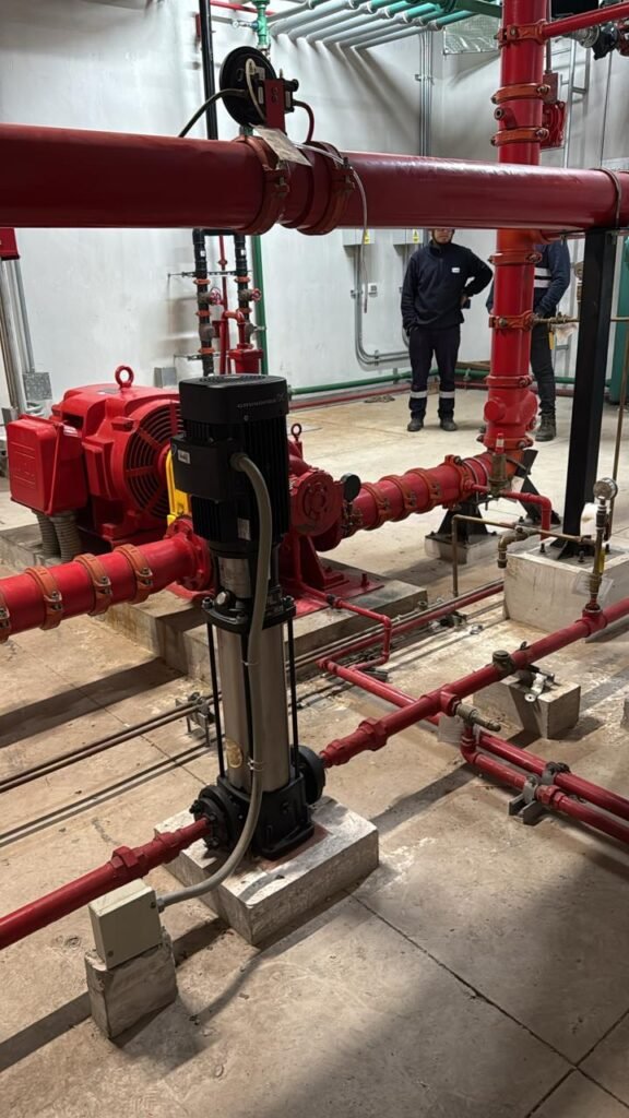 Mantenimiento de bomba contra incendios