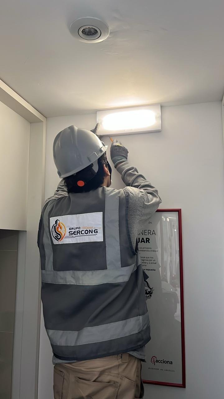 Inspección de luces de emergencia