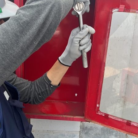 Instalación de gabinete para extintor